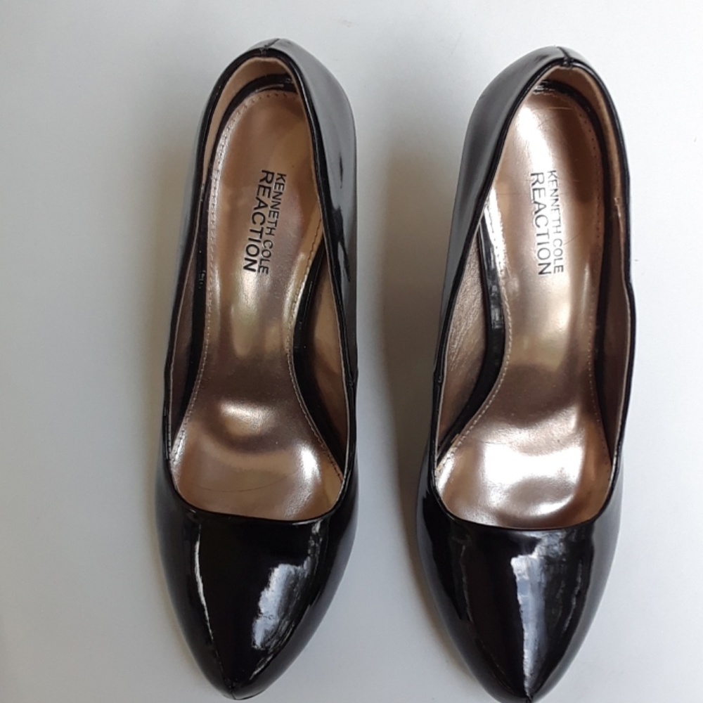 KENNETH COLE REACTION  HEELS SIZE 9.5